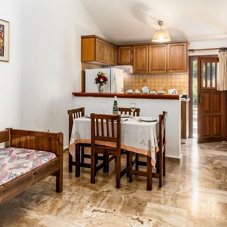 Areti Apartments Poros  Exterior photo