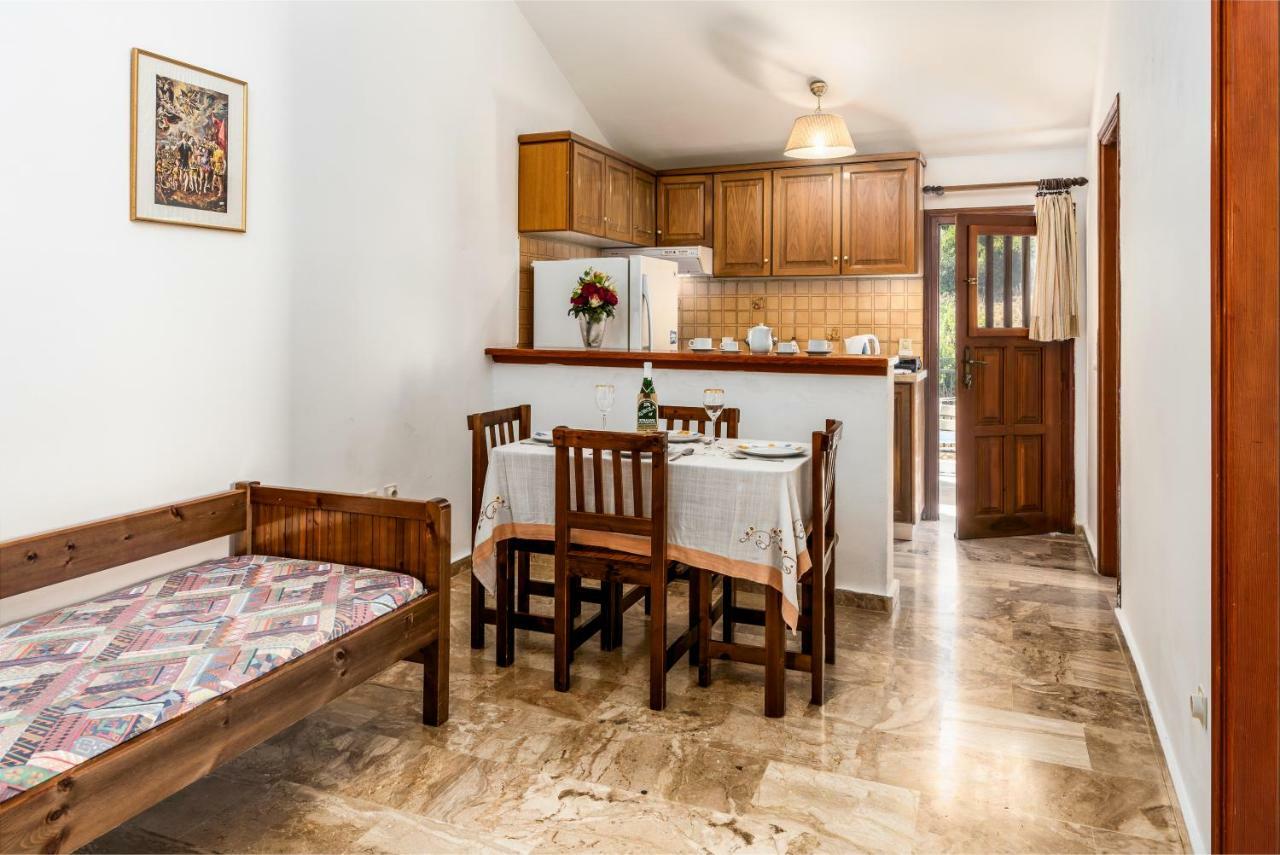 Areti Apartments Poros  Exterior photo