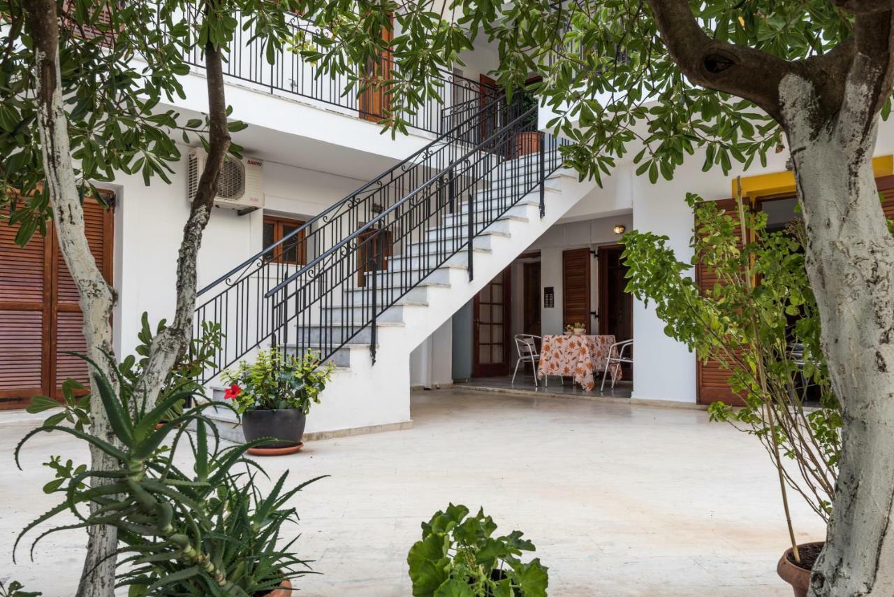 Areti Apartments Poros  Exterior photo