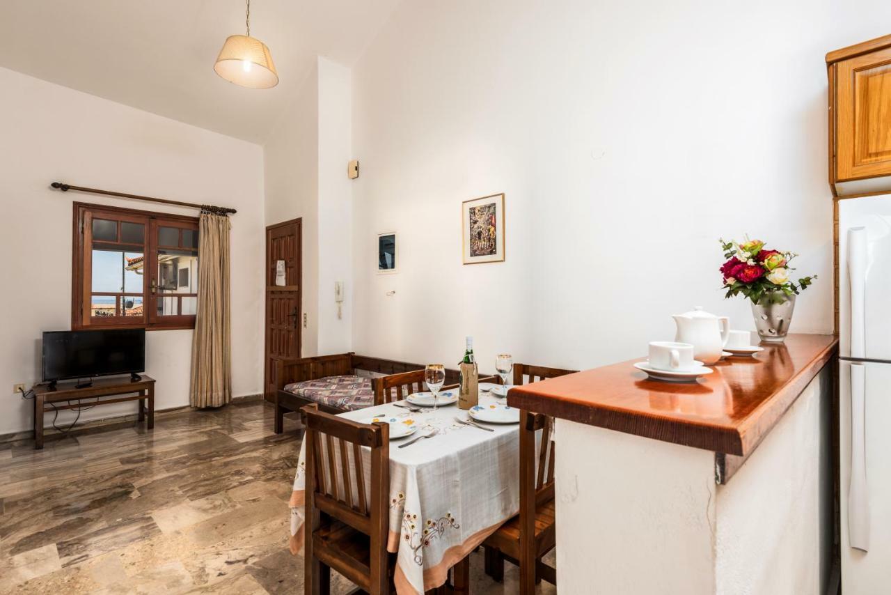 Areti Apartments Poros  Exterior photo